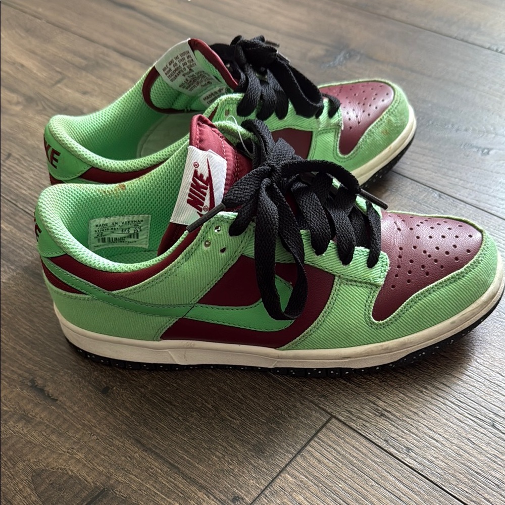Nike Green and Burgundy Sneakers